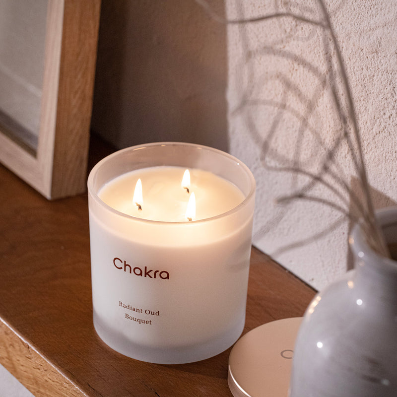 Chakra Scented Candle 400 G - Radiant Oud Bouquet Oud