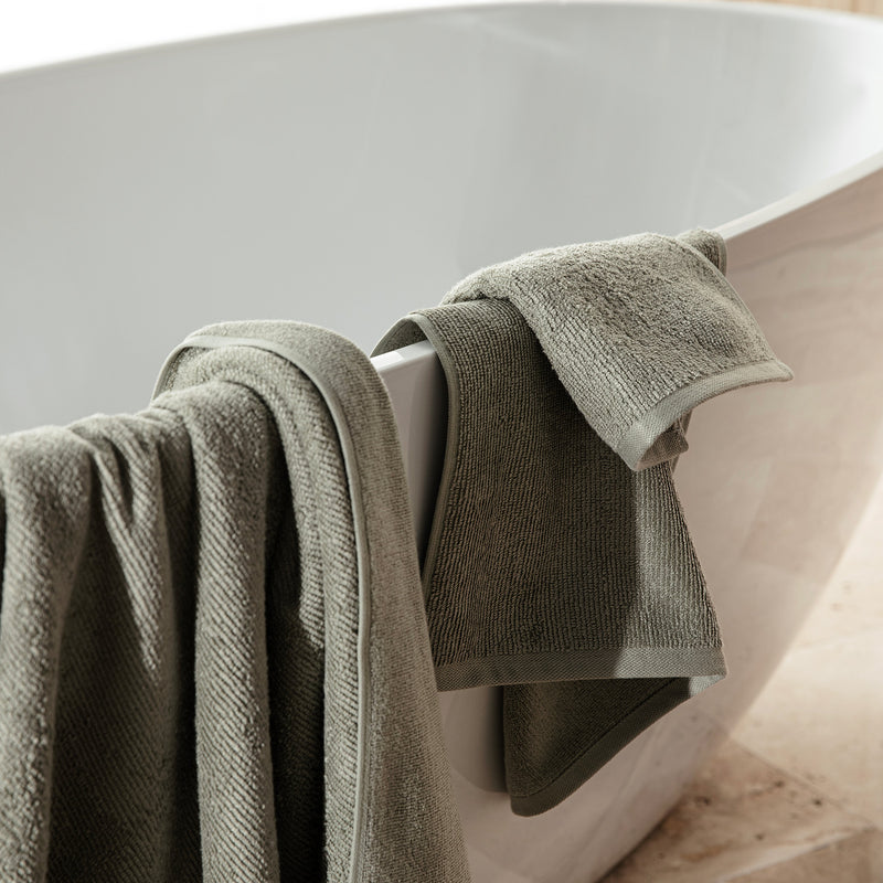 Chakra Carlin Towel 30X50 Cm Green