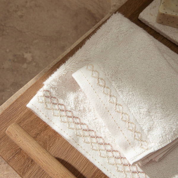 Chakra Mardille Towel 30X50 Cm Ecru