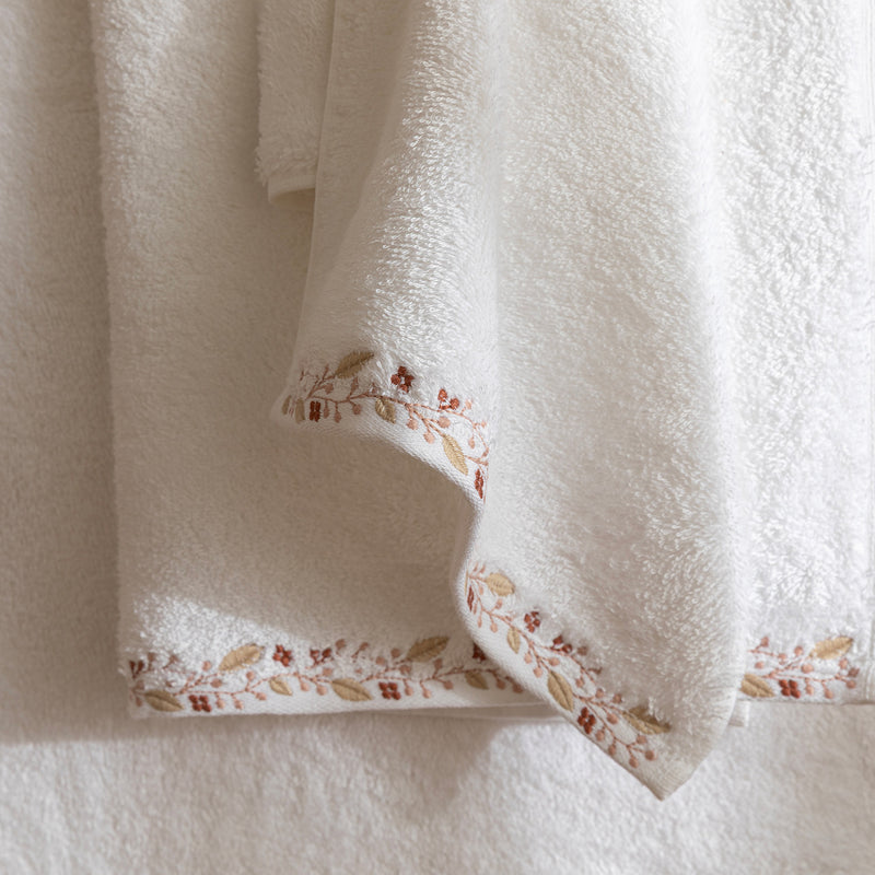 Chakra Bloom Hand Towel 30X50 Cm White