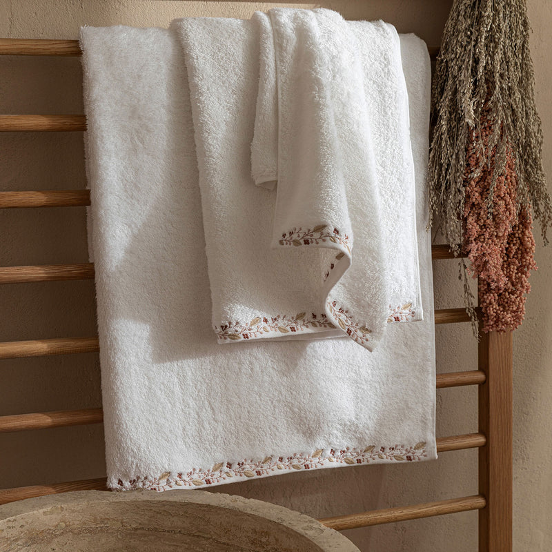 Chakra Bloom Bath Towel 85X150 Cm White