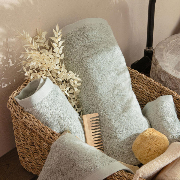 Chakra Solid Hand Towel 30X50 Cm Light Green