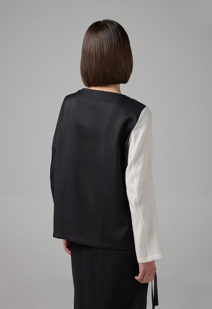 Choice Contrast Front Pocket Crinkled Buttoned Top Black