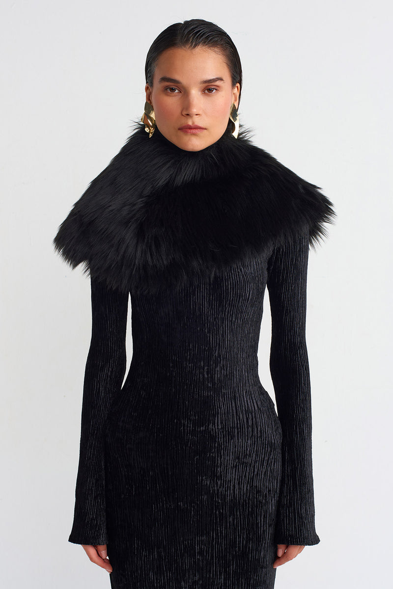 NU Feathered Collar Black