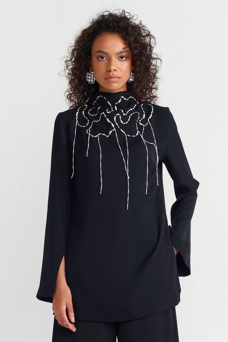 Nu Embroidered Collar Blouse Black/Offwhite