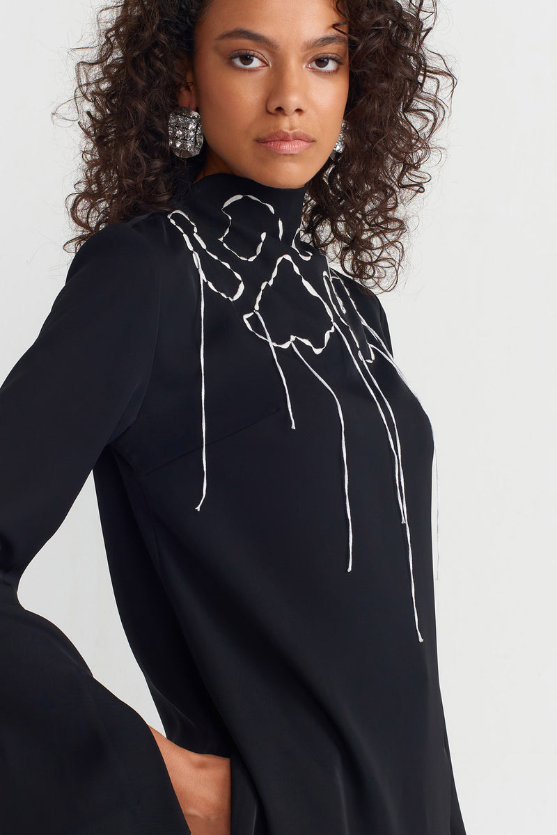 Nu Embroidered Collar Blouse Black/Offwhite