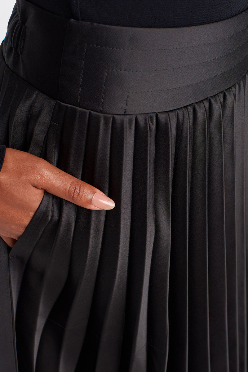 NU Pleated Midi Skirt Black