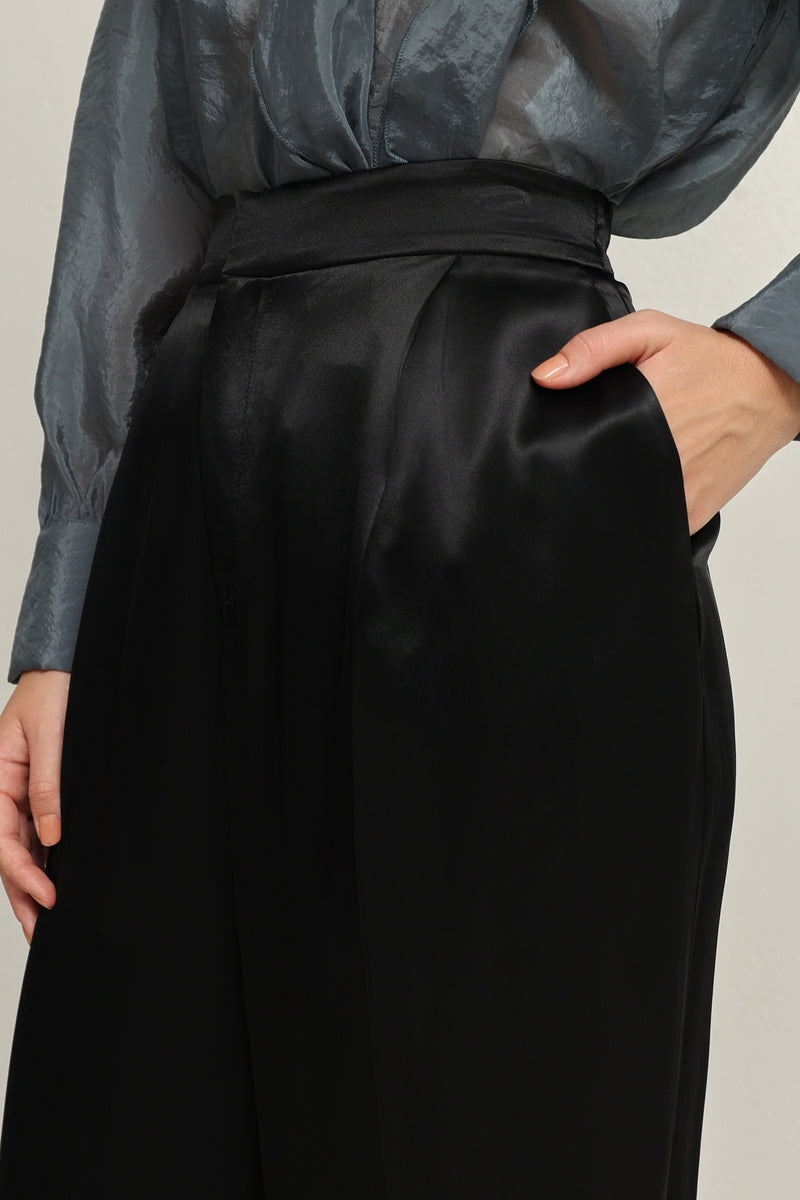 Setre Pleat Detailed Trousers Black