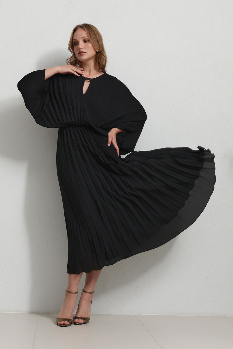 Setre Front-Keyhole Pleated Dress Black