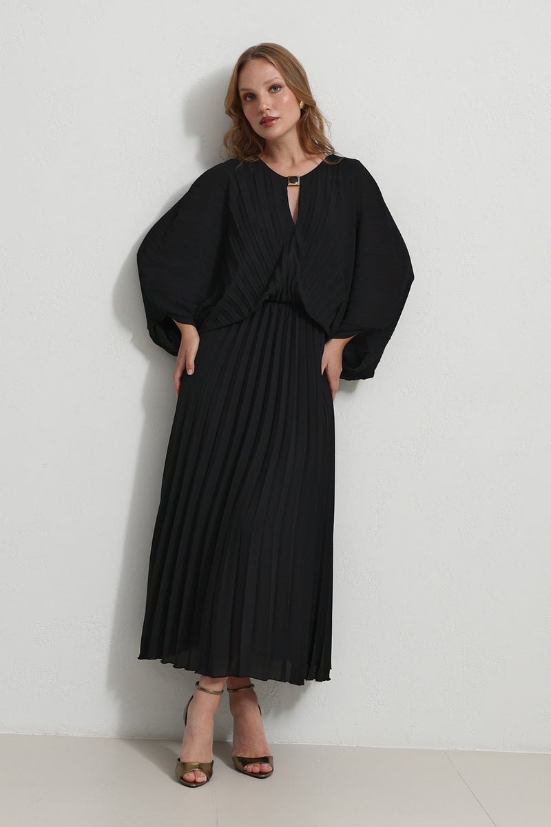 Setre Front-Keyhole Pleated Dress Black