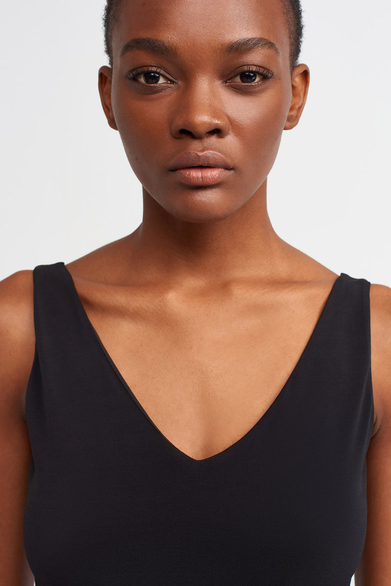 NU  Basic V-Neck Top Black